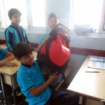 مديرة-الفرع-الإنجليزي-تنصح-أولياء-الأمور-بشراء-حقائب-أخف-30