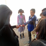 توزيع-حقيبة-السُّنّة-على-جيران-المدرسة-15