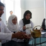 تجربة معملية كيف تساعد الأحماض في نمو النبات – مدارس الرشيد الحديثة – فرع الإنجليزي (4)