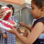 تدريب طلاب التمهيدي على غسل أسنانهم – مدارس الرشيد الحديثة (11)