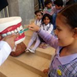 تدريب طلاب التمهيدي على غسل أسنانهم – مدارس الرشيد الحديثة (9)