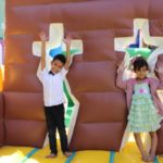 استقبال الطلاب في أول يوم دراسي بفرع معين الإنجليزي (15)