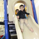 استقبال الطلاب في أول يوم دراسي بفرع معين الإنجليزي (25)